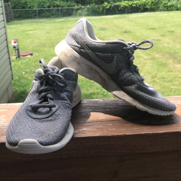 Grey/silver Nike’s - Picture 3 of 7